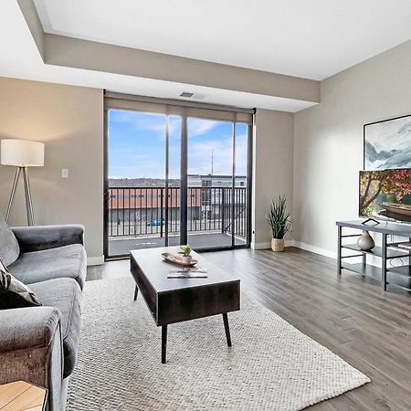 Апартаменты Large Downtown 2Br -Hot Tub-Downtown! Де-Мойн Экстерьер фото