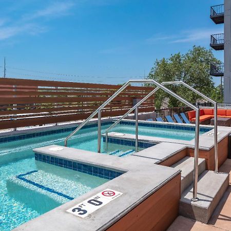 Апартаменты Large Downtown 2Br -Hot Tub-Downtown! Де-Мойн Экстерьер фото
