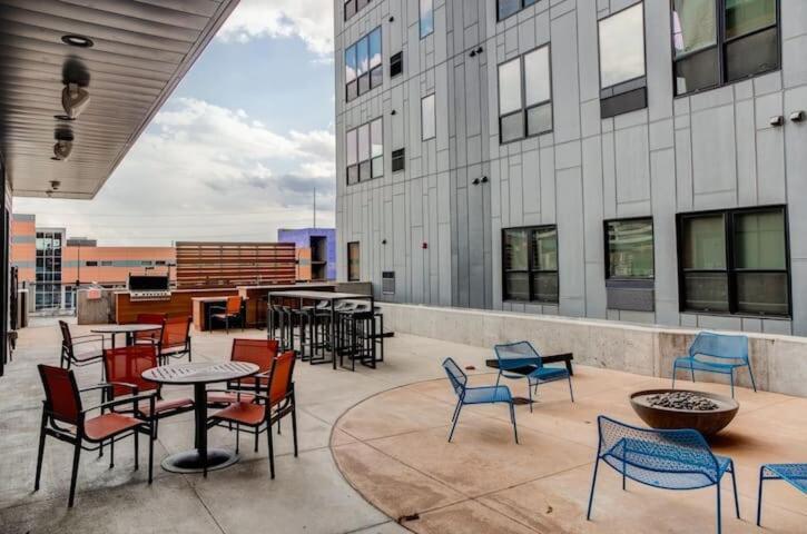 Апартаменты Large Downtown 2Br -Hot Tub-Downtown! Де-Мойн Экстерьер фото