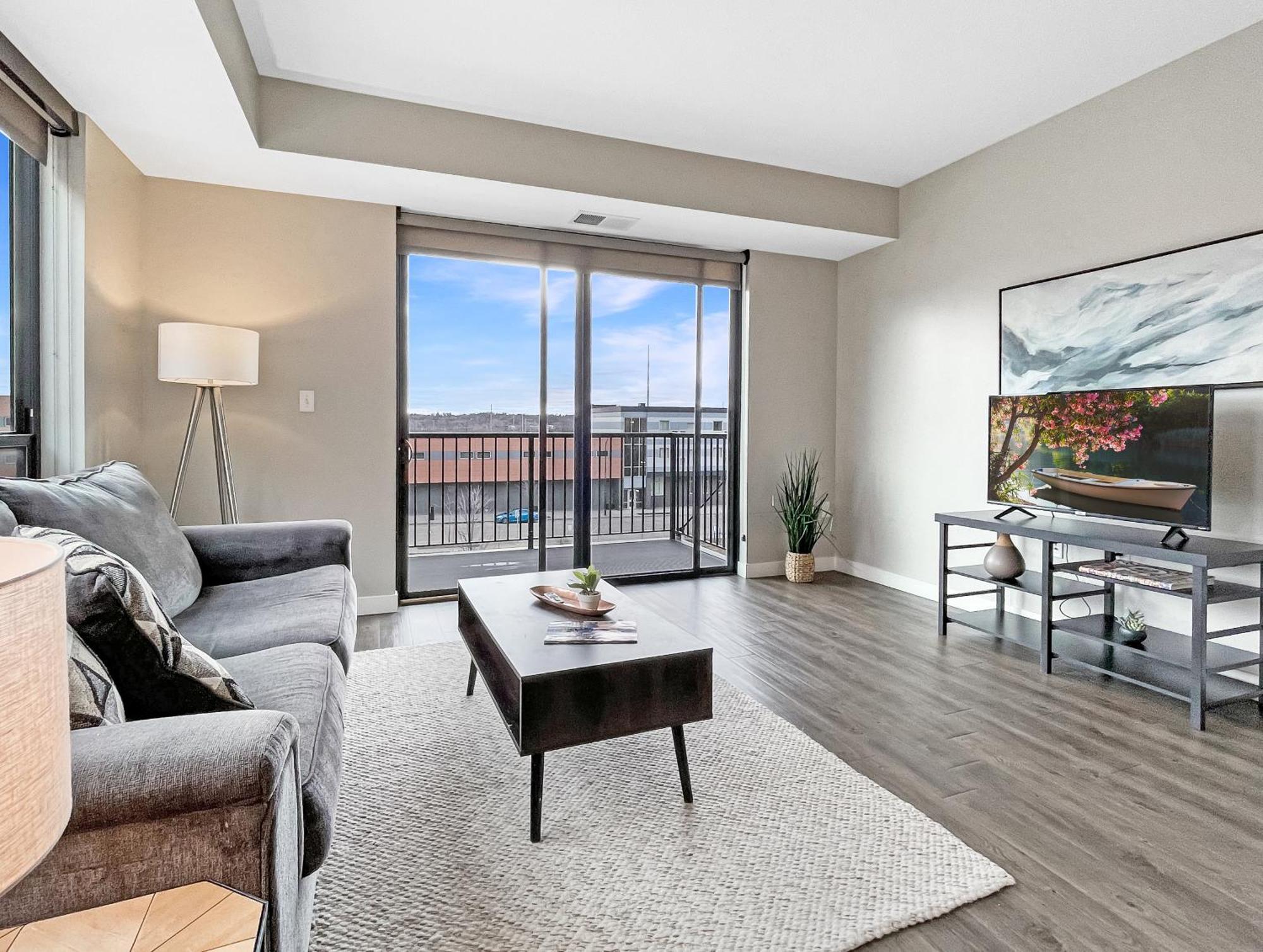 Апартаменты Large Downtown 2Br -Hot Tub-Downtown! Де-Мойн Экстерьер фото